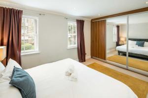 Spacious 2 Bed Flat with Garden for up to 6