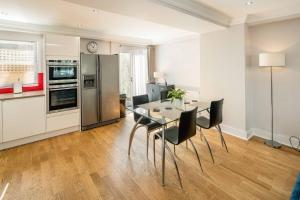 Spacious 2 Bed Flat with Garden for up to 6