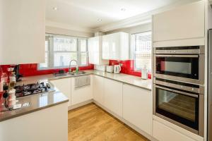 Spacious 2 Bed Flat with Garden for up to 6