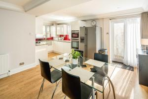 Spacious 2 Bed Flat with Garden for up to 6