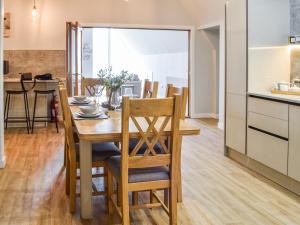 Gleaner Lea Apartment