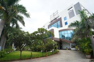 Grand Sarovar Portico, Latur
