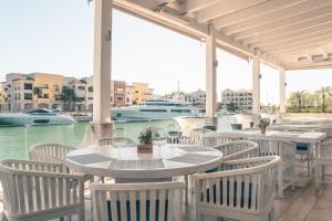 Warm studio with views in Fishing lodge