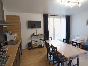 Appartement rénové lumineux avec terrasse et coin montagne - FR-1-445-189
