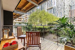 Spacious Green Terrace Apartment