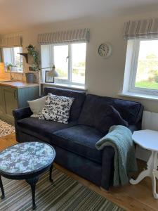 The Old Piggery - tranquil garden guest cottage