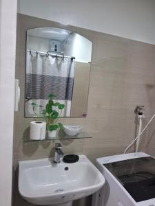 Shore 2 Condotel Near Airport MOA City View