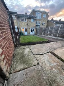 3 Bed Home, Sleeps 7 with Garden in Basildon