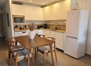 Sea View Apartment with Pool