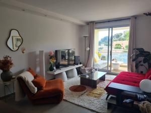 Sea View Apartment with Pool