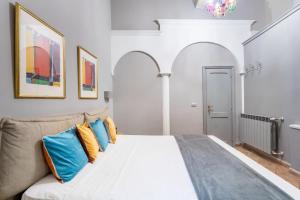 The Pantheon Gallery, in the Center of Rome