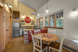 Creekside Guest Cottage - 61 E 200- 1 Bed