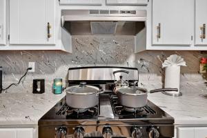 Serenity Landing - 5 Minutes To Airport - Sleeps 6