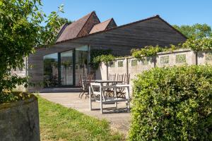 Landelijk vakantiehuis in Diksmuide met een tuin en vijver