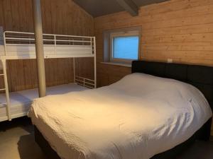 Landelijk vakantiehuis in Diksmuide met een tuin en vijver