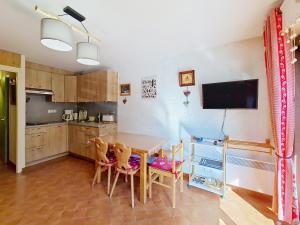 Portes Du Soleil PSB196 TELECABINE & MOUNTAIN 4 Per