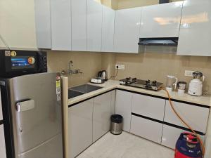 Akshay premium suites 1 BHK Serviced Apartments Near Medanta Hospital