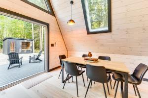Hike, Ski and Explore Serene Danbury Cabin with Sauna