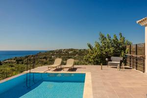 Spartia Bay Cottage by Vintage Travel