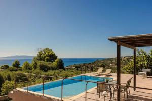 Spartia Bay Cottage by Vintage Travel