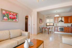 Spartia Bay Cottage by Vintage Travel