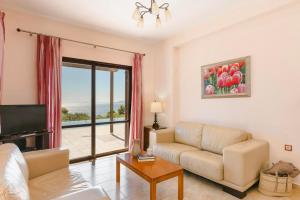 Spartia Bay Cottage by Vintage Travel