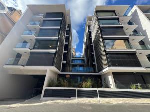 Stylish 2BR Monaco Border Flat, Terrace & Parking