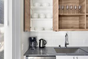 Blueground West Queen Anne balcony nr Kerry Park SEA-936