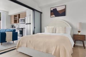 Blueground West Queen Anne balcony nr Kerry Park SEA-936