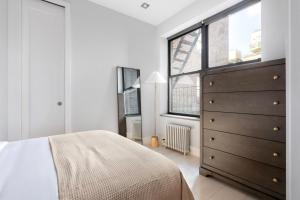 Blueground Lower East Side rooftop nr Tenement Museum NYC-2052