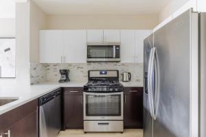 Blueground Santa Clara pool nr Central Park SFO-2018