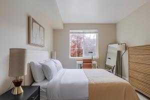 Blueground Santa Clara pool nr Central Park SFO-2018