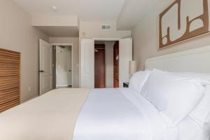 Blueground Santa Clara pool nr Central Park SFO-2018