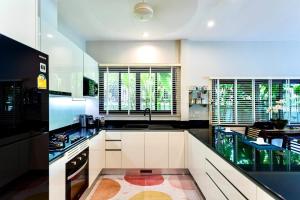 Villa Vie Phuket Rawai 3 Bedrooms