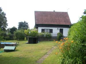 Family House with Pool in Kamenny Privoz, 30 km from Prague, in beautiful nature