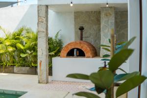 3BR Artful Retreat with Private Pool, Bathtub in Seminyak, 10 min to beach