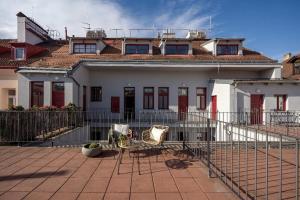 Prague Days - Private Terrace - Spacious Studio - Hip District