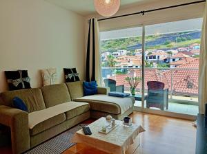 Sunny Little Sister Apartment - 7 min walking from the beach and at 7 min driving from the Airport