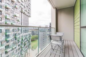 Blueground Isle of Dogs sauna nr Thames LON-667