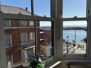 Merchants Quarters - Laguz - Stunning 2 bed apartment with harbour views and roof terrace