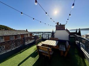 Merchants Quarters - Othala - Stunning 2 bed apartment with harbour views and roof terrace