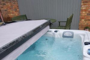 3 Bedroom Cottage - Hot Tub Garden Parking