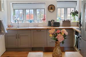 3 Bedroom Cottage - Hot Tub Garden Parking