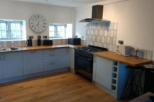 3 Bedroom Cottage - Sleeps 5 - Hot Tub Parking