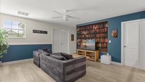 Spacious 8BR Home w Pool Cinema & Resort Access