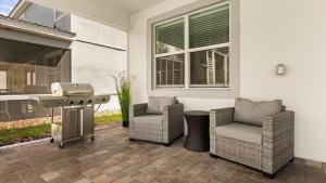 Spacious 8BR Home w Pool Cinema & Resort Access