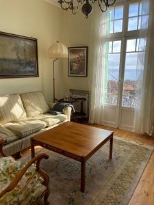 Apartment with sea view & spacious terrace