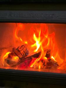 RentiGo Villa Nera with Pool Jacuzzi and BBQ for 6 Guests