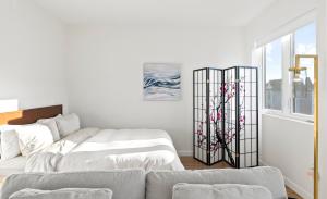 Bright Studio on Sunset Blvd, Free Parking, Gym, and Pool