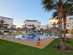 Superbe appartement avec une vue panoramique sur piscine